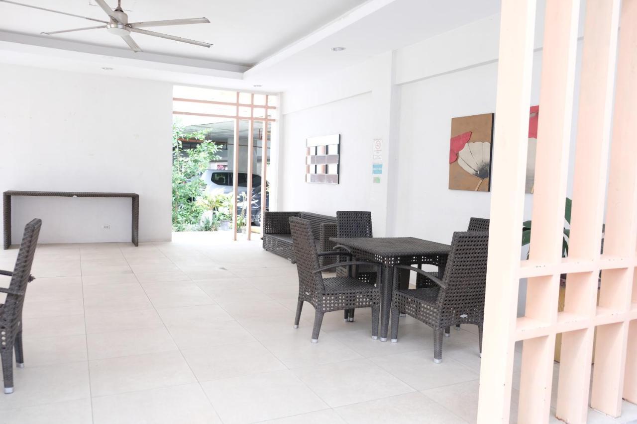 2-Bedroom Boutique City Condo - Newly Renovated! Cebu Exterior photo