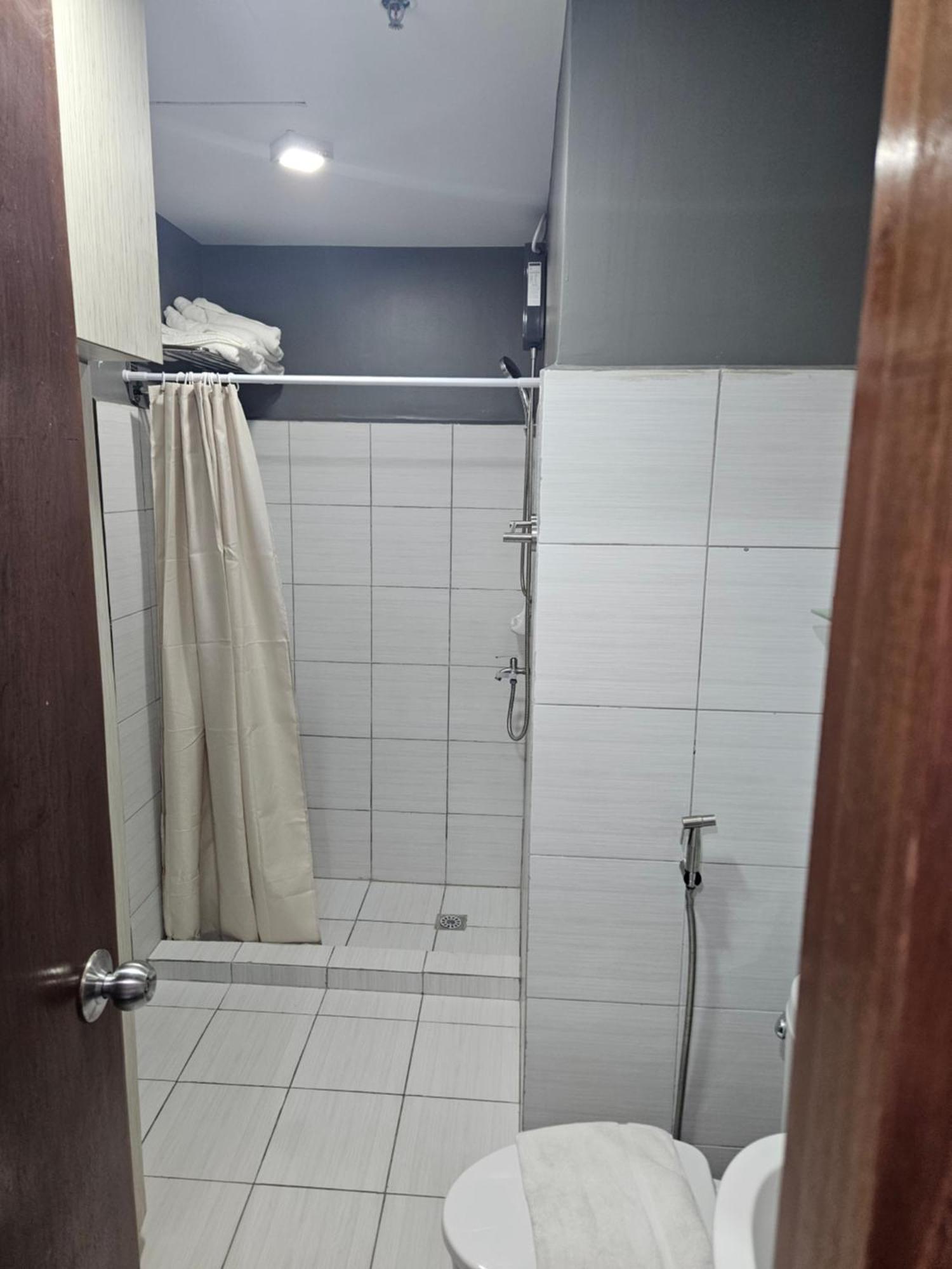 2-Bedroom Boutique City Condo - Newly Renovated! Cebu Exterior photo